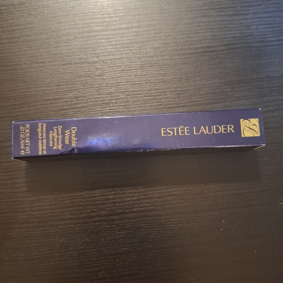 Estee Lauder Double Wear Mascara - Black and Gold - Picture 7 of 11
